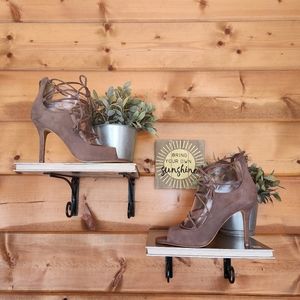 Vince Camuto 💜Sylva Stone Taupe Suede Leather Lace Up Pump Peep Toe Heels Sz 8M